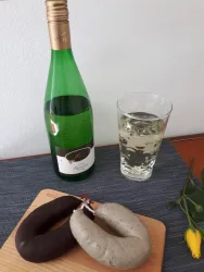 Worscht & Woi (© Michael Roshol)