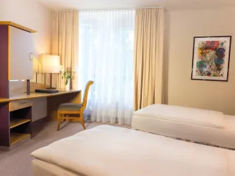 Standard-Zweibettzimmer (© Barbara Heinz für Victor's Residenz-Hotels)