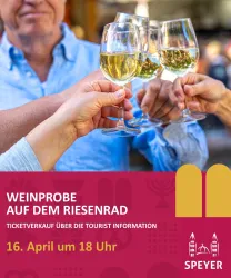 Eine Gruppe von Menschen stößt mit Gläsern an, während sie Wein probieren. Im Hintergrund ist eine entspannte Atmosphäre zu erkennen.