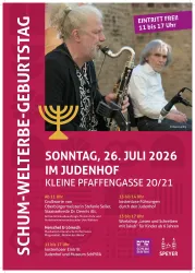 Ein Plakat für eine Veranstaltung mit dem Titel „Schum-Welterbe-Geburtstag“. Es zeigt zwei Musiker, die Saxophon spielen, und enthält Informationen über den Veranstaltungsort und das Datum.