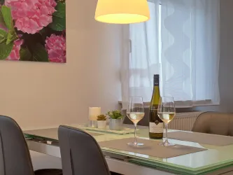 Esstisch im Wohnzimmer