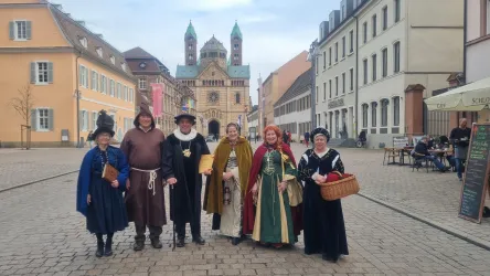 Führung im historischen Gewand (© Charlotte Kahl)
