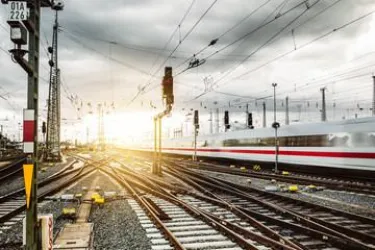 Bahngleise (© Adobe Stock)