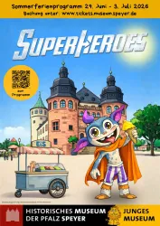 Ein bunter Comic-Charakter in einem Superhelden-Kostüm steht vor einem historischen Gebäude. Im Hintergrund sieht man einen Eiswagen und einen klaren Himmel.