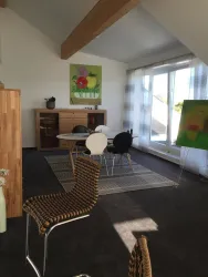 Blick Küche auf Essbereich