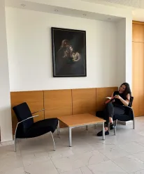 In unserem Gäste- und Tagungshaus finden Sie ruhige Bereiche, die zum Entspannen, Lesen und Innehalten einladen.