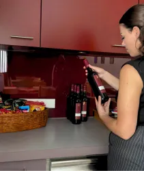 In unserer Germansklause lässt sich der Tag bei einem Glas Pfälzer Wein, einem kühlen Bier oder auch einem erfrischenden Saft gemütlich ausklingen . Die Selbstbedienungstheke steht Ihnen dafür rund um die Uhr zur Verfügung.