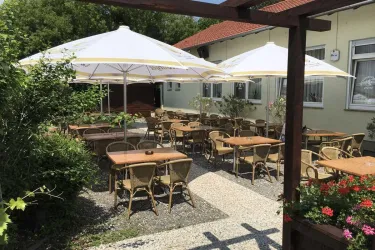 Biergarten vorne (© Naturfreundhaus Speyer)