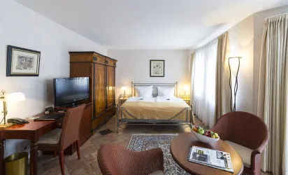 Comfort Class Doppelzimmer Schlafen & Arbeiten 10