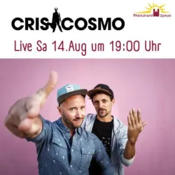 Zwei Männer posieren vor einem pinken Hintergrund. Sie promoten ein Live-Event von Cris Cosmo am 14. August um 19:00 Uhr.