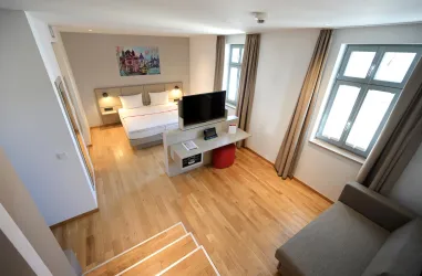 Bett + Schlafcouch (© Klaus Landry 2020)