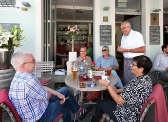 Gäste im Außenbereich (© Klaus Landry 2020)