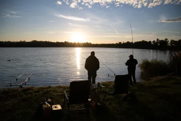 Angler in der Morgensonne