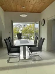 Essbereich mit Balkon