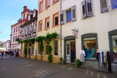 Geschäfte entlang der Korngasse