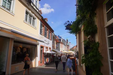 Geschäfte entlang der Korngasse