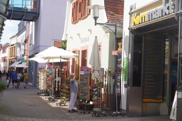 Geschäfte entlang der Korngasse