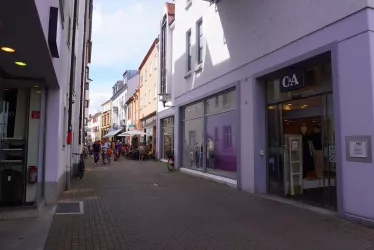 Geschäfte entlang der Korngasse