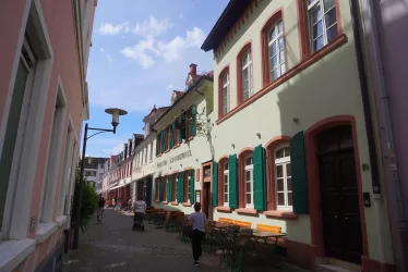 Geschäfte entlang der Korngasse