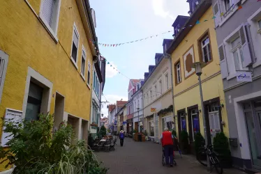 Geschäfte entlang der Roßmarktstraße