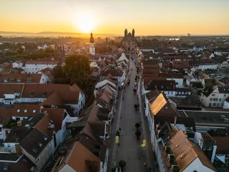 Maximilianstraße bei Sonnenaufgang von oben