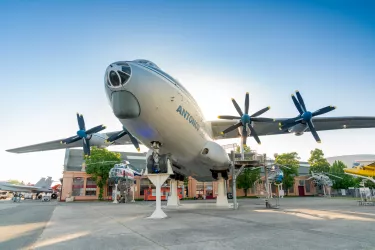 Klein-Flugzeug auf dem Außengelände des Technik Museum Speyer