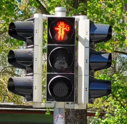 Ampel mit Speyerer Brezelbu in rot