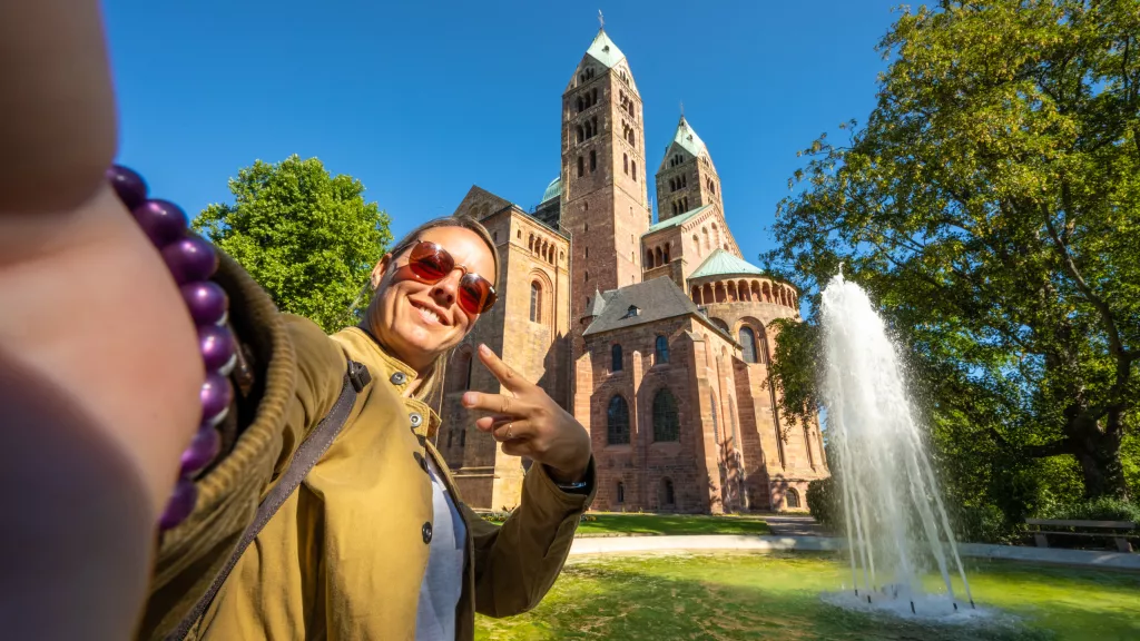 Domgarten Speyer mit Brunnen