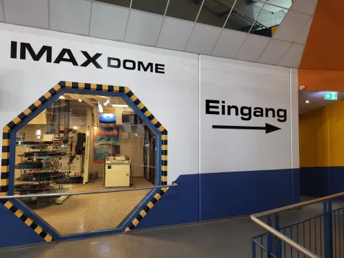 Eingang des IMAX Dome im Technik Museum Speyer