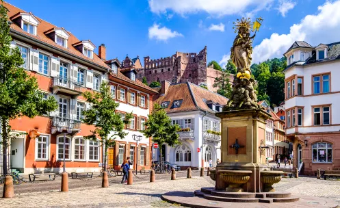 Altstadt Heidelberg mit der Schlossruine im Hintergrund