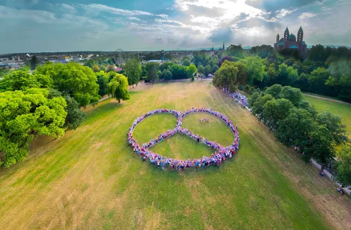 Speyerer Riesenbrezel mit 872 Menschen