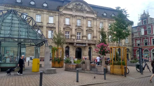 Postplatz mit Postgalerie am Altpörtel