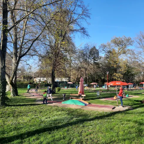 Minigolfanlage im Speyerer Domgarten