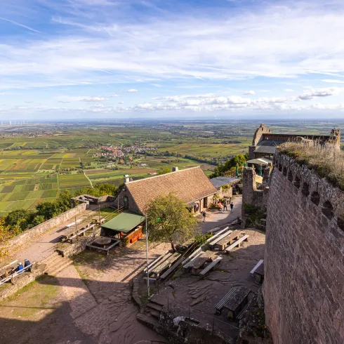 Blich auf die Südliche Weinstraße von der Madenburg bei Eschbach