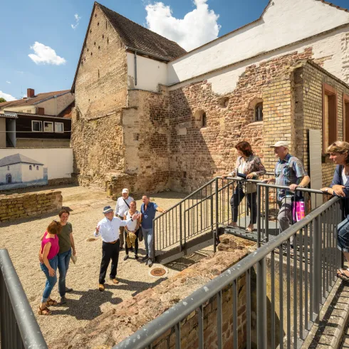 Gästeführung im Judenhof, der SchUM-Stätte in Speyer