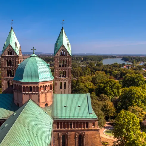 Blick von den Westürmen des Doms Richtung Rhein