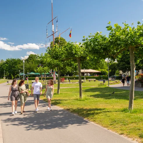 Spaziergang am Speyerer Rheinufer
